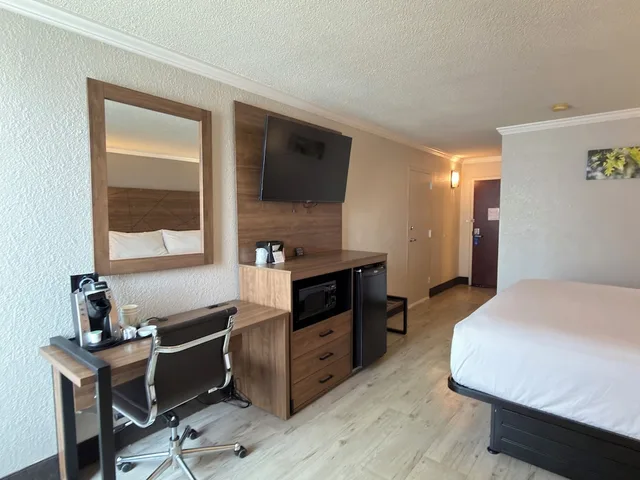 غرفة كلاسيكية بسرير كينج، Wyndham Garden Summerville 5/10