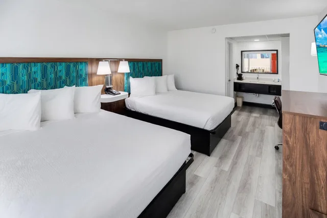 Standard, 2 Queen Beds, Murphy Bed, Murphy, Blu Atlantic Oceanfront Hotel Suites 1/5