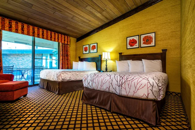 Guest Room, Standard, 2 Queen Beds, Shanty Creek Resorts - Summit Village 2/3