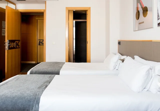 غرفة ثلاثية بسرير كينج مع أريكة، Hotel Kramer 5/8