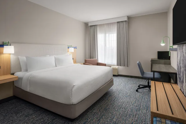 غرفة قياسية بسرير كينج، Garner Hotel Liberty Lake by IHG 1/2