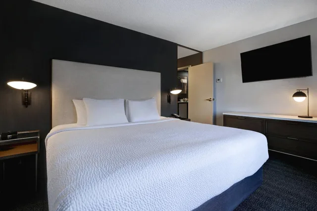 جناح بسرير كينج مع أريكة، Courtyard By Marriott Portland Southeast Clackamas 5/10