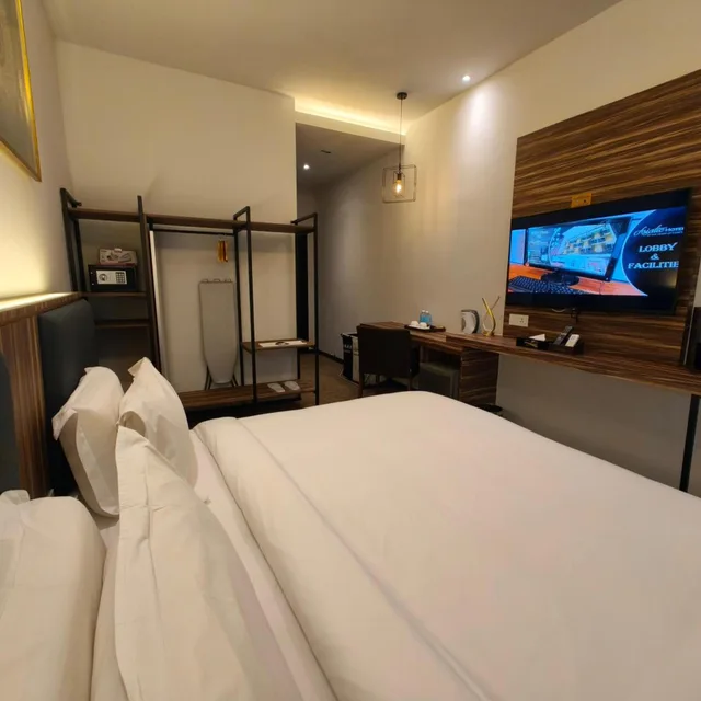 غرفة بسرير كينج، Asiatic Hotel 1/8