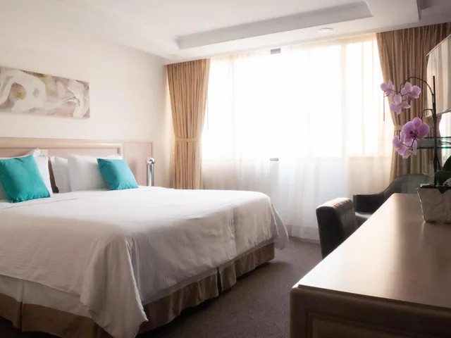 جناح جونيور بشرفة، Hotel Marbella 1/1