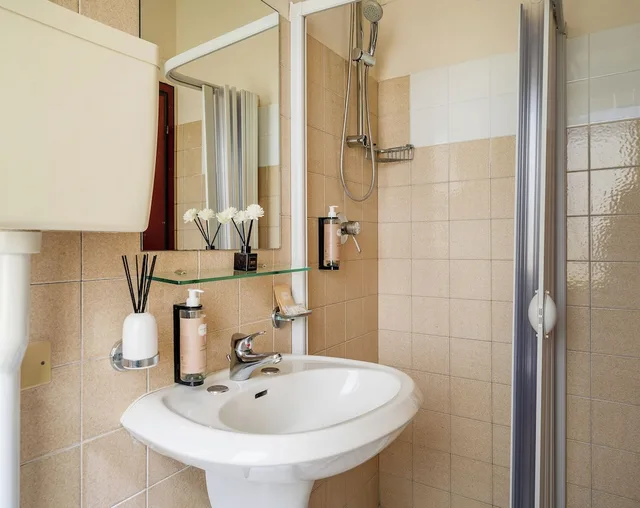 غرفة بسرير كوين بإطلالة على البحر بشرفة، Hotel Metropol 7/10