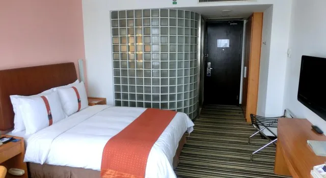 غرفة قياسية بسرير مزدوج، HOLIDAY INN EXPRESS SHANGHAI JINQIAO CENTRAL 2/3