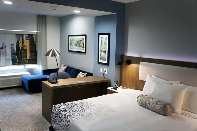 استوديو ديلوكس بسرير كينج، La Quinta Inn & Suites by Wyndham Locust Grove 5/8
