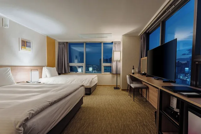 غرفة عائلية بسرير مزدوج وسرير فردي، Interciti Hotel 3/6