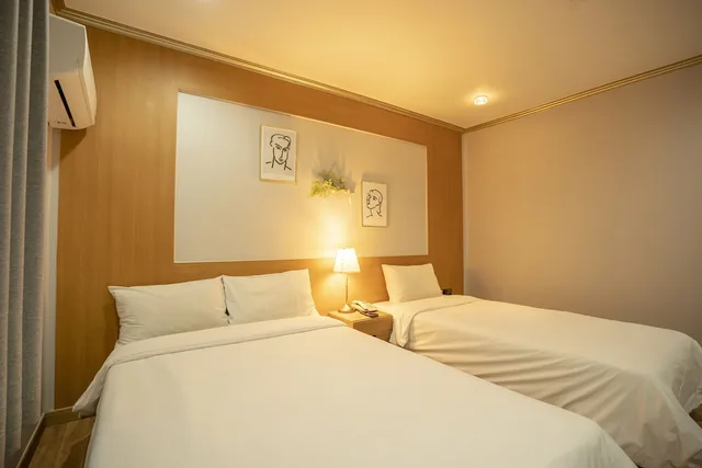 Deluxe, 1 Double and 1 Single Bed, JEJU STAY HOTEL OF JEJU CITY 7/10