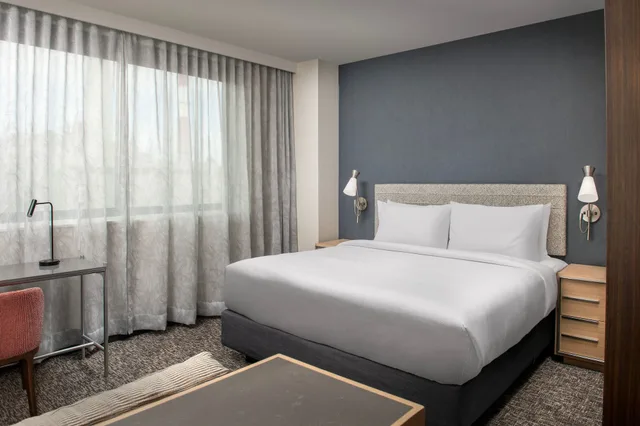 استوديو بسرير كينج مع أريكة، Residence Inn by Marriott New York Queens 1/4
