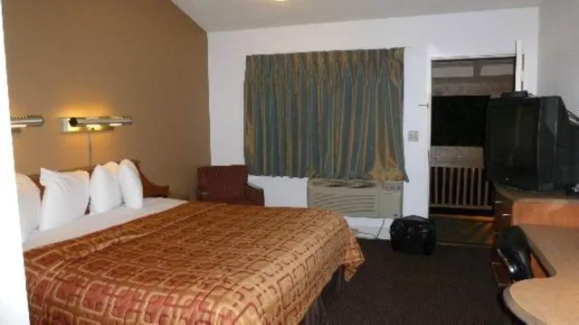 جناح بسرير كينج وسرير كوين، Red Roof Inn San Dimas - Fairplex 3/10