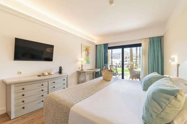 Premium, Double Bed, Pool View, Terrace, Cm Mallorca Palace - Adults Only 2/4