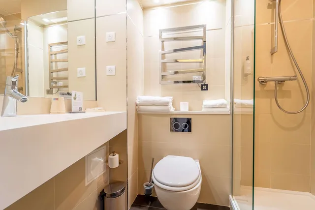 Comfort, Double Bed, Court View، Hotel Apolonia Paris Mouffetard, Sure Hotel Collection by BW 5/5