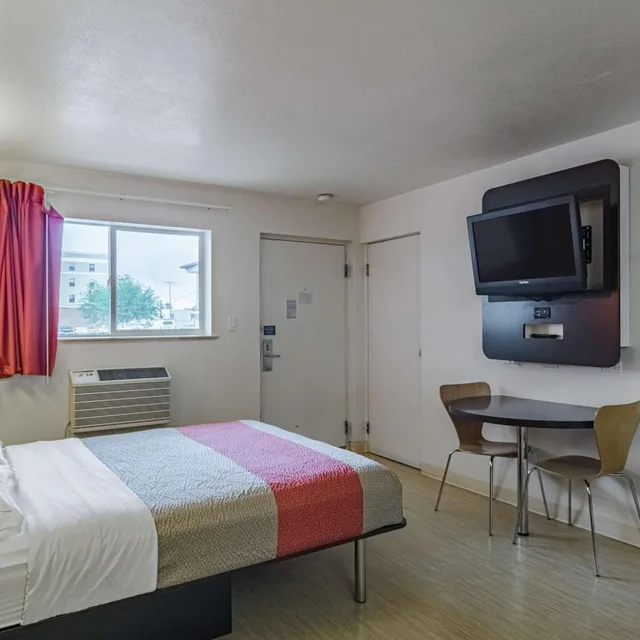 غرفة بسرير كينج لغير المدخنين، Motel6 Riverton, WY 6/10
