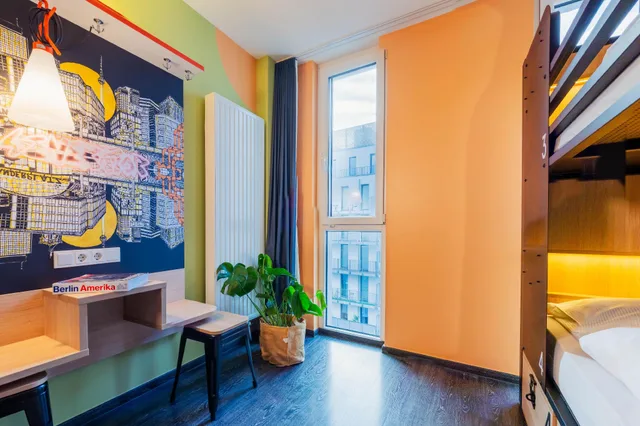 Private, 4 Beds, Shared Bathroom، Generator Berlin Alexanderplatz 1/1