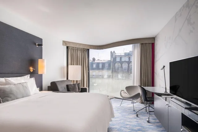 Wave, Prestige، Renaissance Paris Arc de Triomphe Hotel 7/10