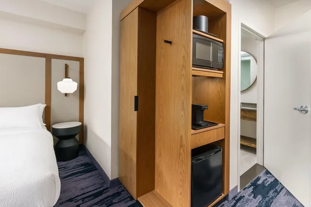 غرفة بسرير كوين وسرير كوين، Fairfield by Marriott Inn & Suites Oakhurst Yosemite 5/6