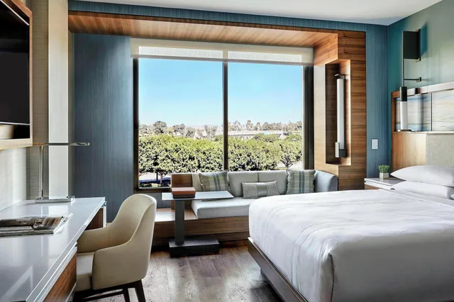 جناح تنفيذي بغرفة نوم واحدة بمطبخ لذوي الإعاقة، MARRIOTT IRVINE SPECTRUM 2/3