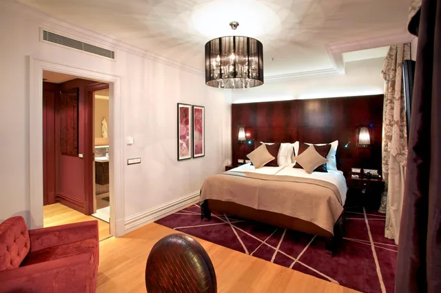 Christmas, Suite, Queen Bed, Sofa، The Grand Mark Prague 1/1