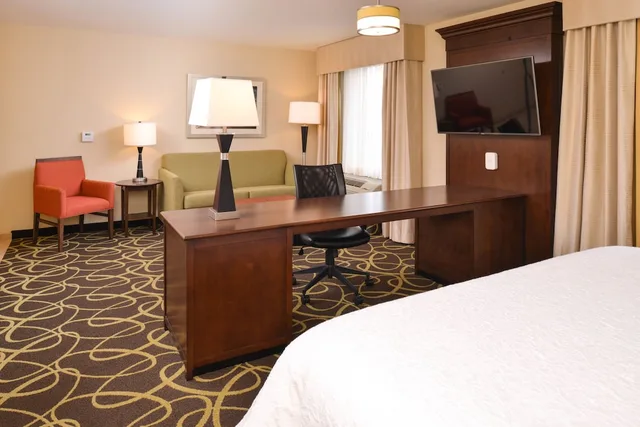 استوديو بسريرين كوين مع أريكة، HAMPTON INN OMAHA MIDTOWN-AKSARBEN AREA 7/10