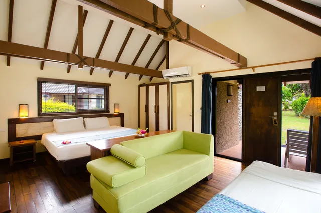 Island, Bure, 1 King and 1 Single Beds، Mana Island Resort 2/5