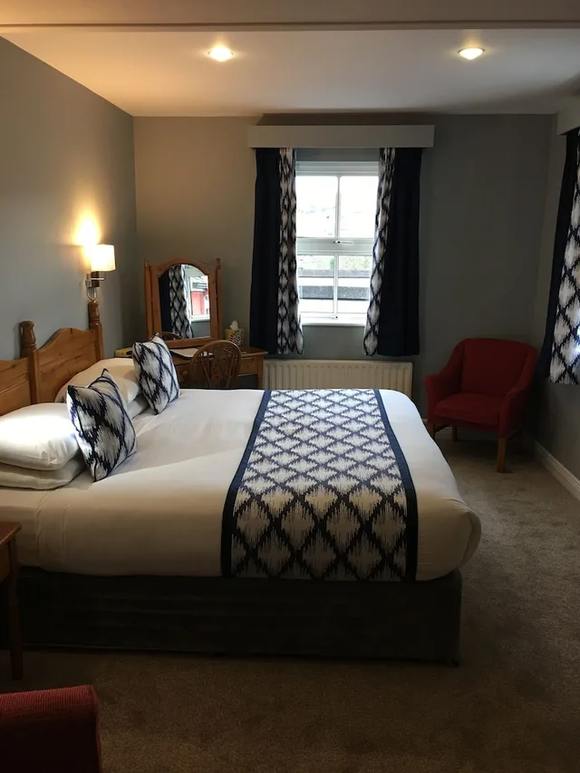 Standard, King Bed, Caseys of Baltimore 7/9