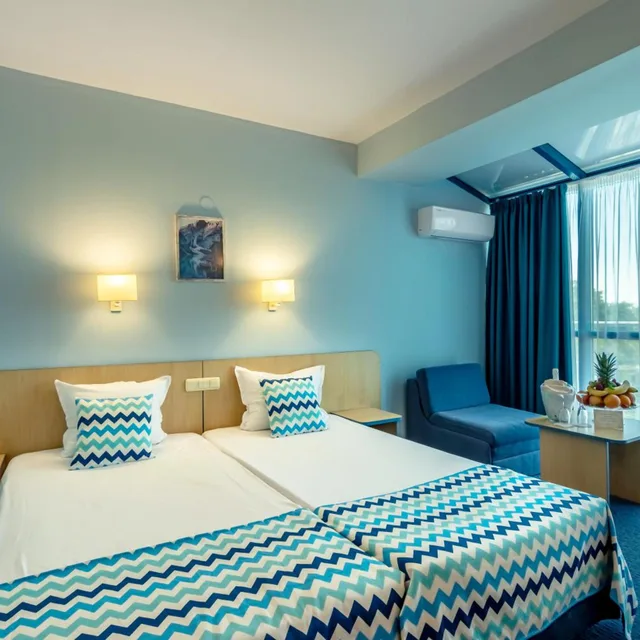 غرفة قياسية بسرير مزدوج أو سريرين منفصلين مع سرير إضافي، BSA Holiday park Hotel 1/10