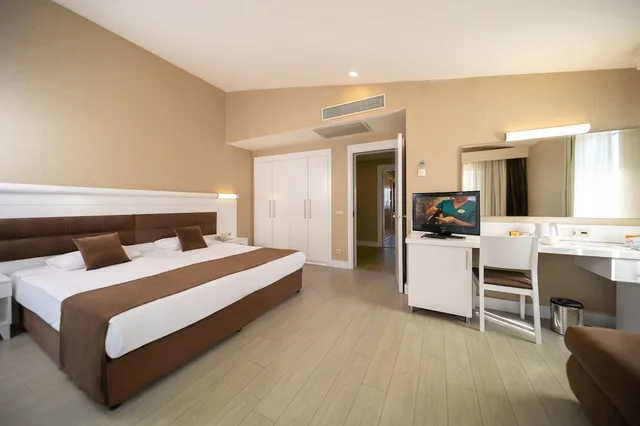 Room, Twin Beds, Lake Side, Pool View، Sueno Beach Side 2/6