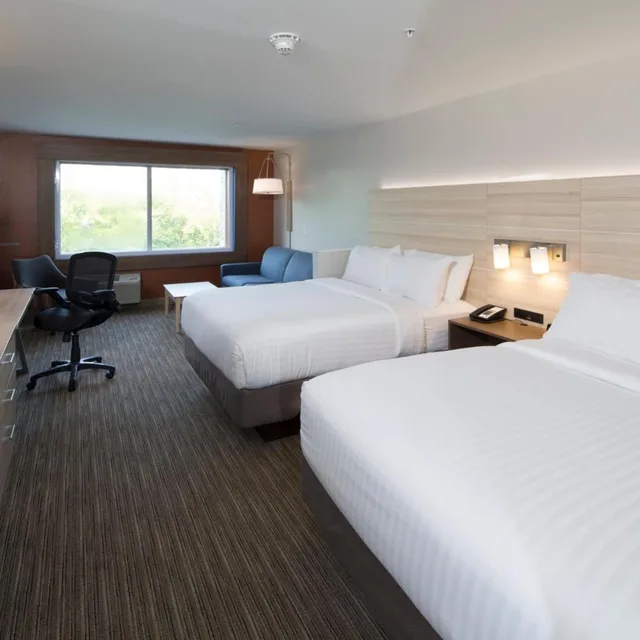 استوديو بسرير كوين لذوي الإعاقة، Holiday Inn Express And Suites Portage 1/6