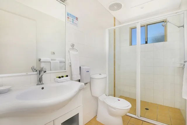جناح عائلي بسرير كوين وسريرين منفصلين، Caboolture Riverlakes Motel 4/5