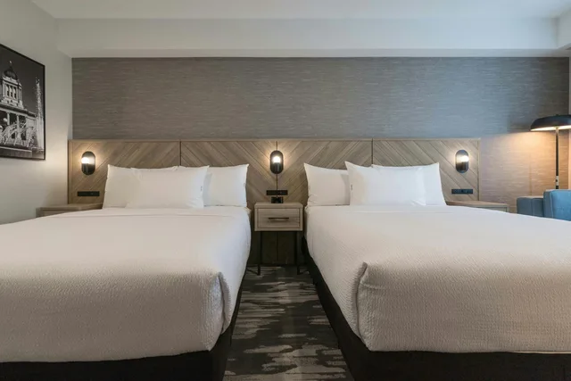 غرفة قياسية بسريرين كوين بمطبخ صغير، Sandman Signature Winnipeg Airport 5/10