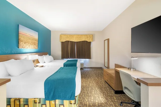 جناح بسريرين كوين مع أريكة، Expressway Suites Bismarck 3/10