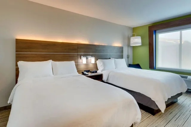 Standard, 2 Queen Beds, Holiday Inn Express Hotel And Suites Mankato East 1/5