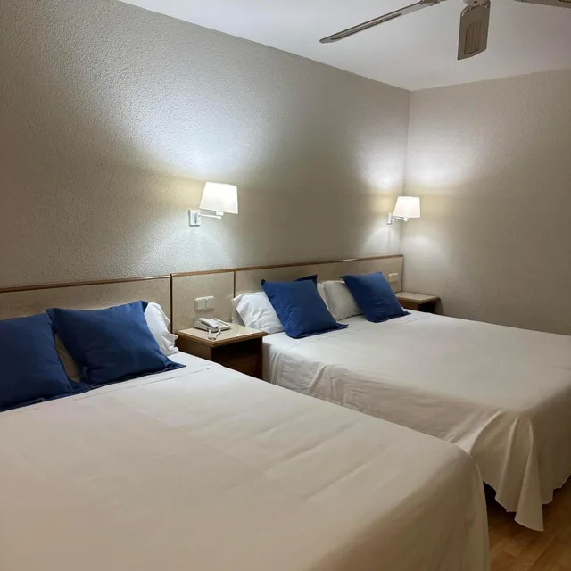 غرفة رباعية، Hotel Balaguer 1/9