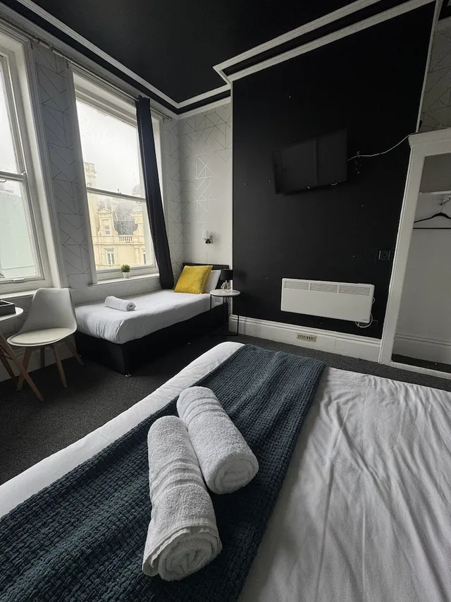 غرفة قياسية ثلاثية بسرير مزدوج وسرير فردي، OYO Marine Parade Hotel Eastbourne Pier 8/10