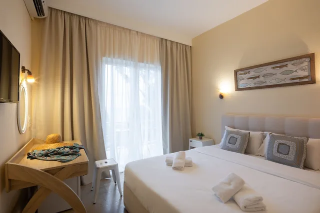 غرفة بسرير مزدوج أو سريرين منفصلين بإطلالة على الجبل، Aurora Beach Hotel 4/10