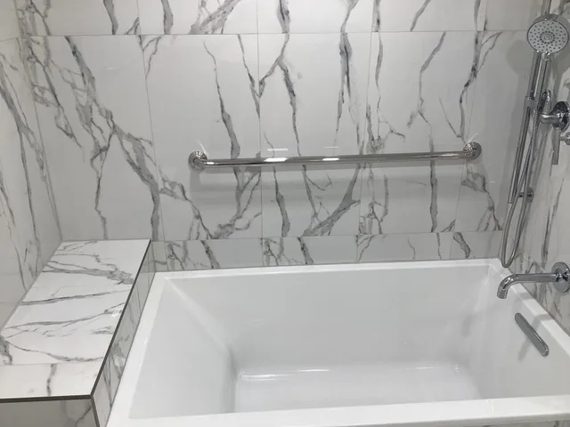 Suite, King Bed, Bath and Shower, Sofa، Holiday Inn Express Hotels Suites Cocoa Beach 8/9