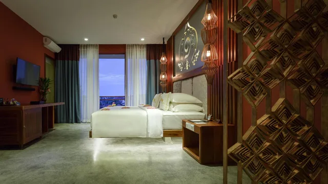 Luxury, Suite, City View, Balcony, Bathtub, Golden Temple Boutique 4/8