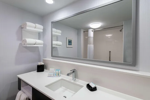 غرفة، Hampton Inn Waldorf 2/2
