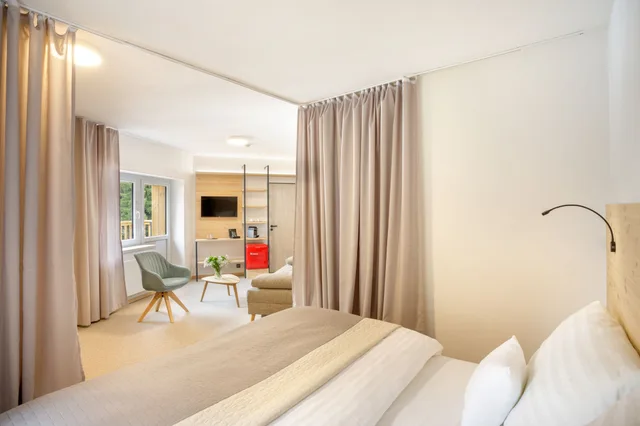 غرفة سوبيريور بسرير كوين بشرفة مع أريكة، Bellevue Hotel 1/4