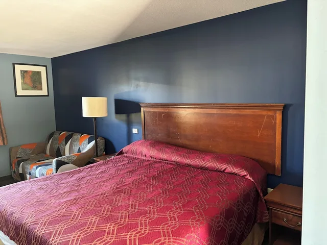 غرفة قياسية بسرير كينج، Budget Inn Express 2/3