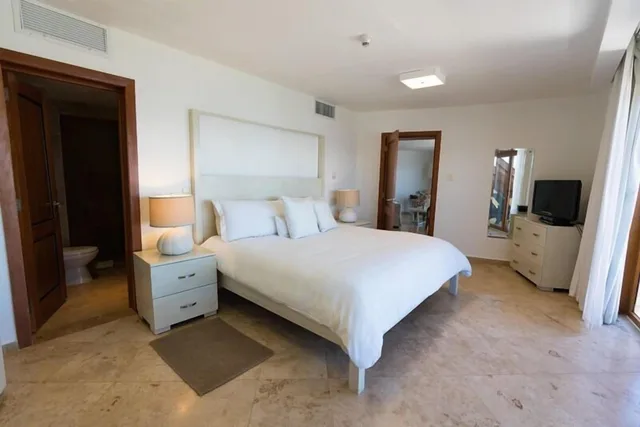 1 Bedroom, Suite, Mountain View, Kitchenette, The Bannister Hotel and Yacht Club 4/6