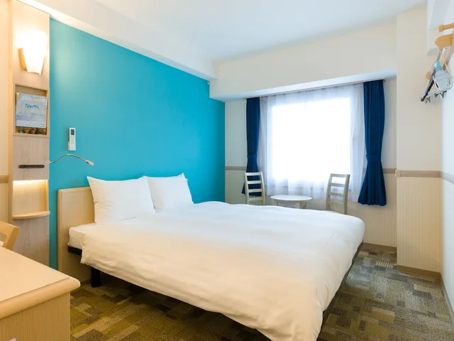 Room, Queen Bed, Toyoko Inn Himeji-eki Shinkansen Kita-guchi 2/5