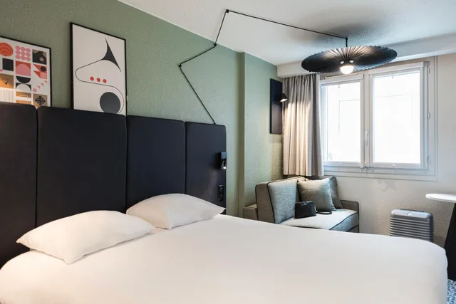 Standard, 1 Double and 1 Single Bed, Sofa, ibis Paris Italie Tolbiac 13ème 3/7