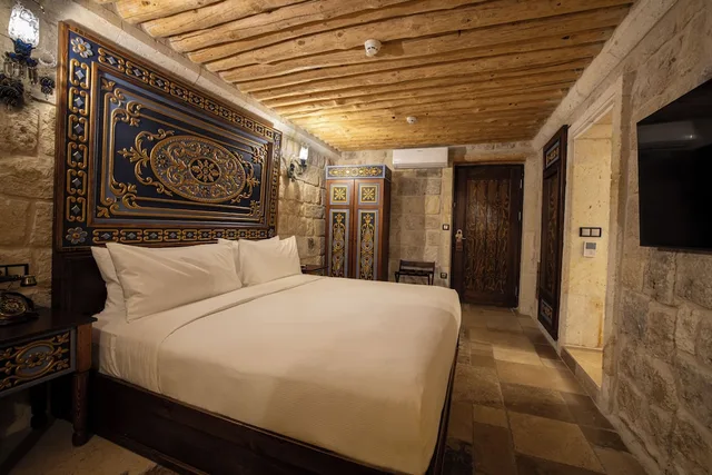 Cave, King Bed, Jetted Tub، Elika Cave Suites Cappadocia, Curio Collection by Hilton 1/10