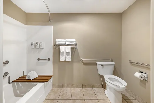 غرفة بسرير كينج بحوض استحمام لذوي الإعاقة، Best Western Plus Vintage Valley Inn 5/6
