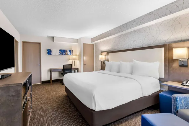 Executive, King Bed, Best Western Halton Hills 3/4