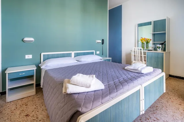 غرفة بسرير مزدوج بشرفة، Hotel Viscount Riccione 2/3