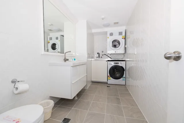 3 Bedrooms, Apartment, 1 Queen and 4 Single Beds, Side Ocean View، La Grande Apartments Broadbeach 7/8