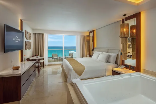 غرفة سوبيريور ديلوكس بسرير كينج بإطلالة على البحر، Sun Palace - Adults Only 3/5